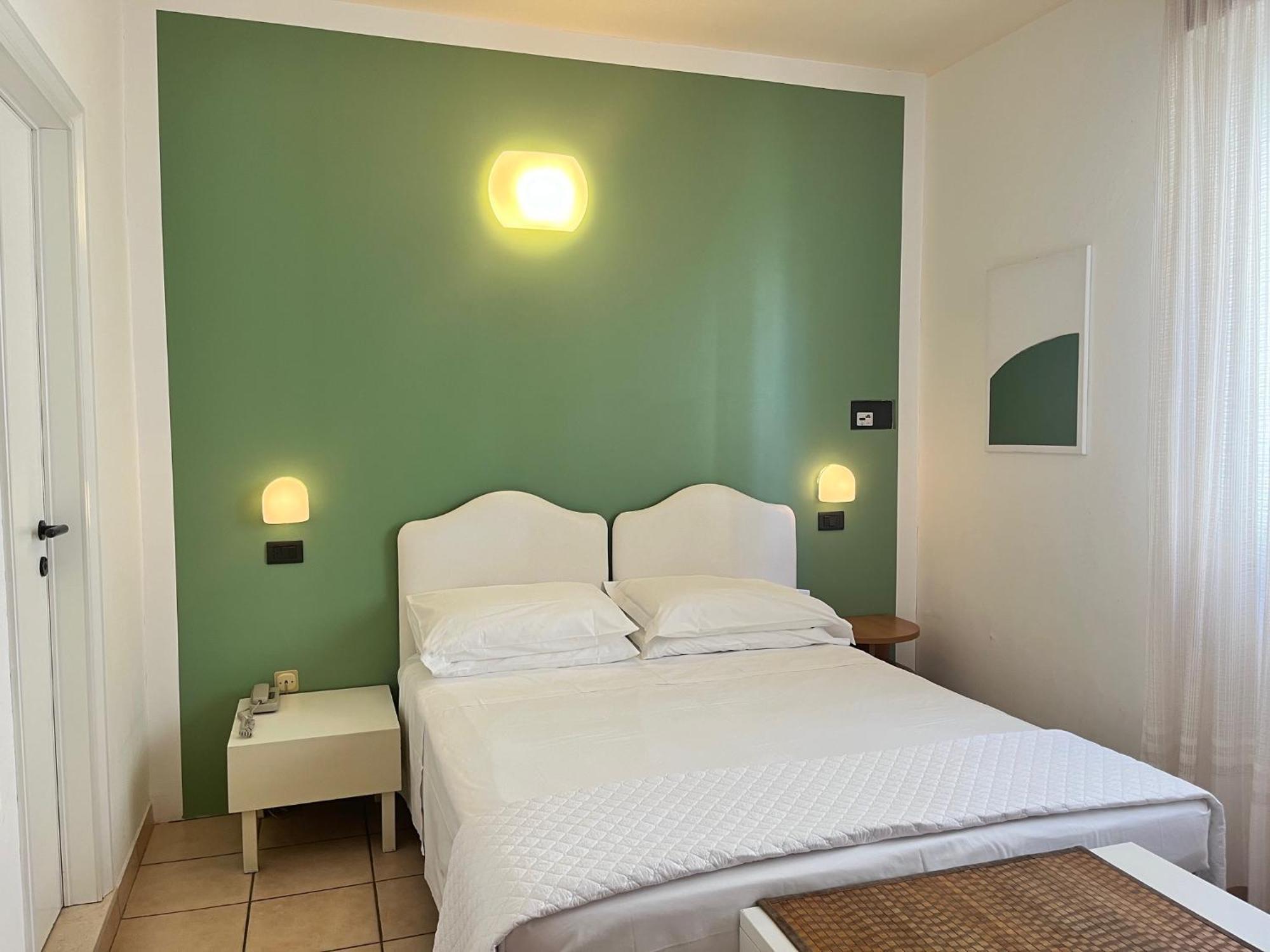 Hotel Berenice Rimini Exterior photo