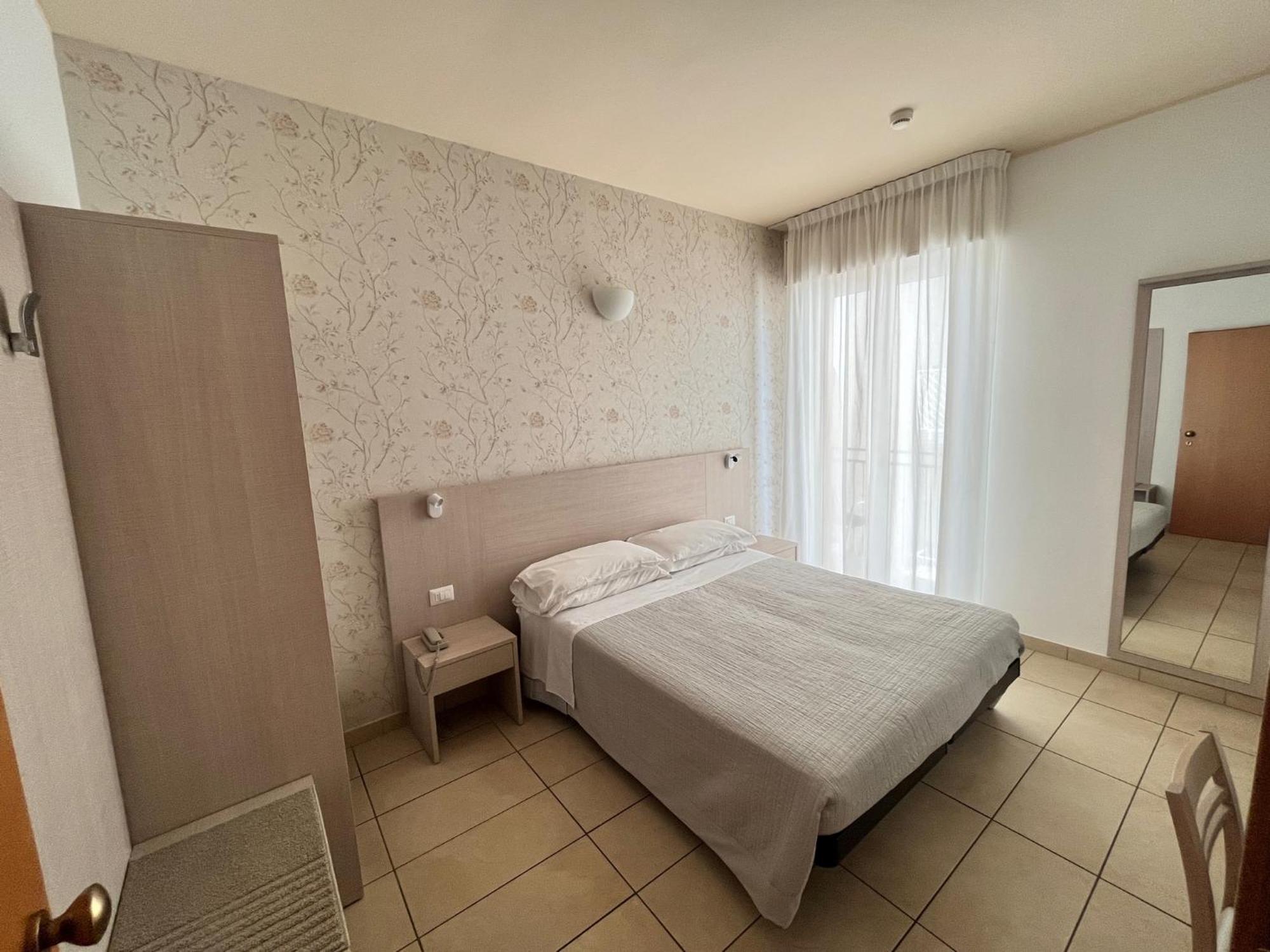 Hotel Berenice Rimini Exterior photo