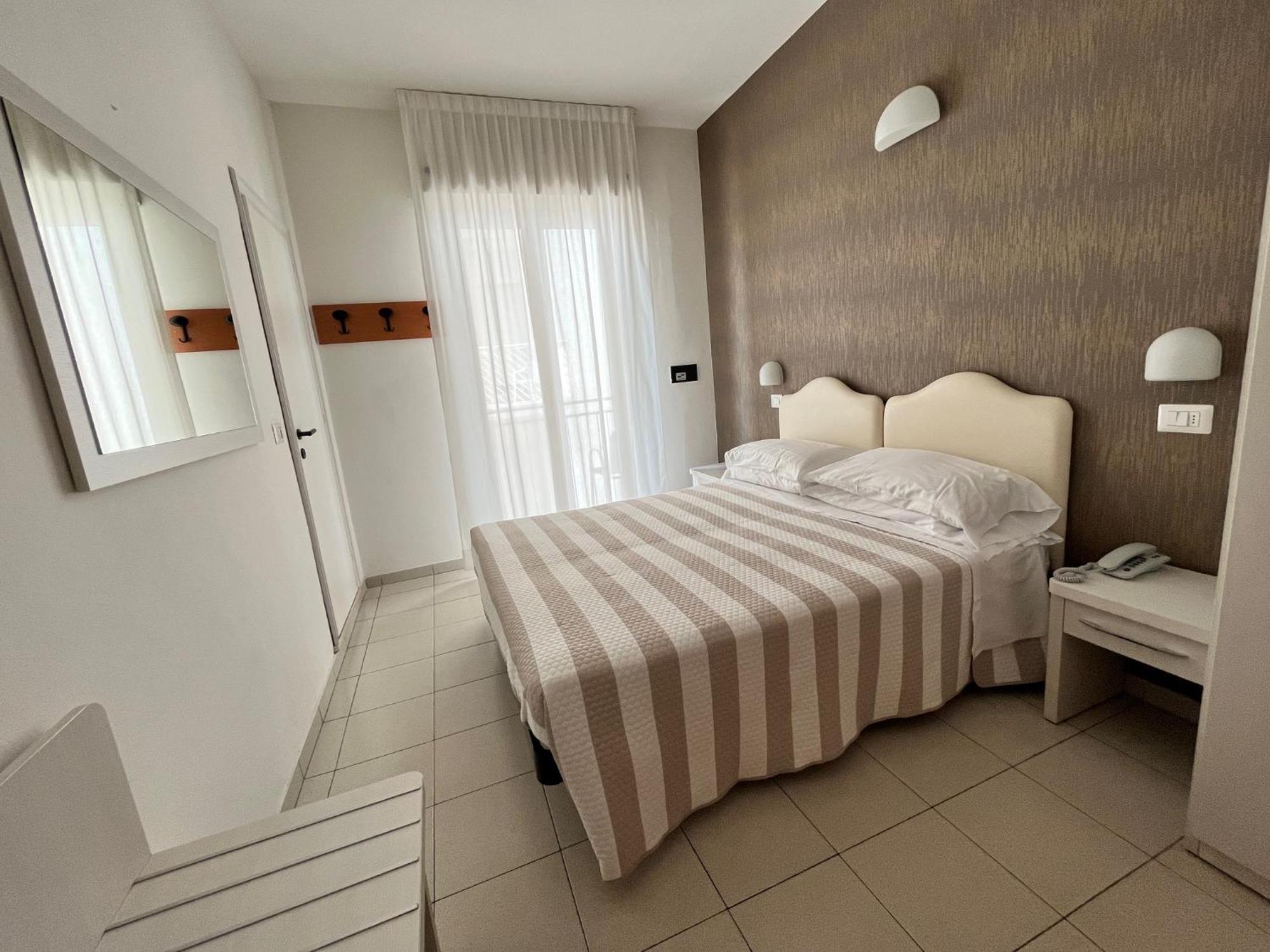 Hotel Berenice Rimini Exterior photo