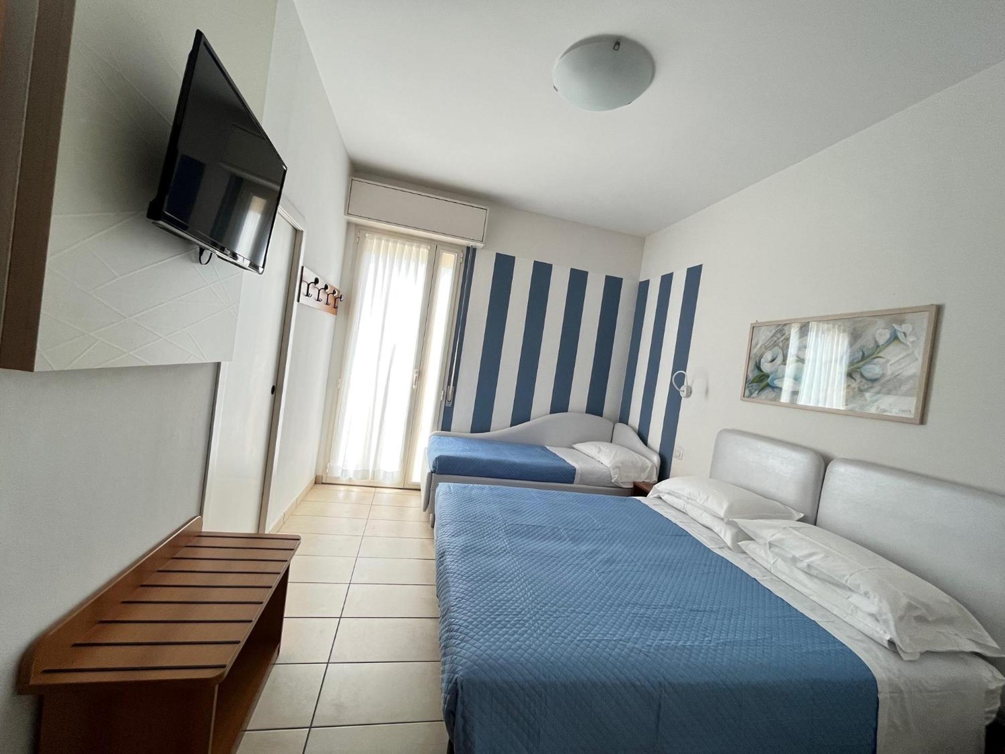 Hotel Berenice Rimini Exterior photo
