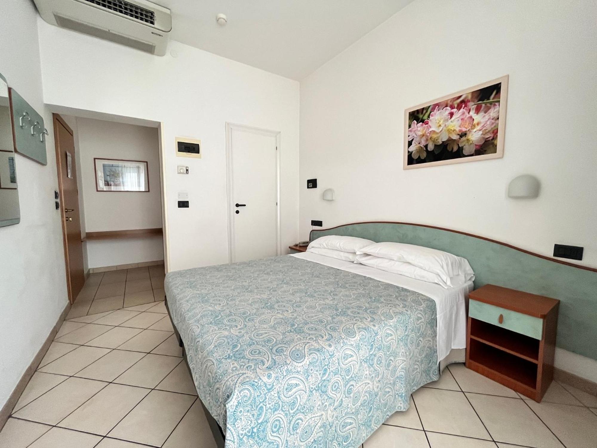 Hotel Berenice Rimini Exterior photo