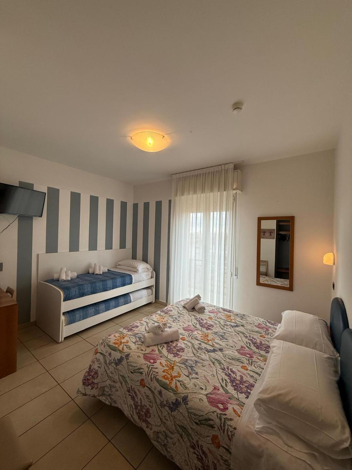 Hotel Berenice Rimini Exterior photo