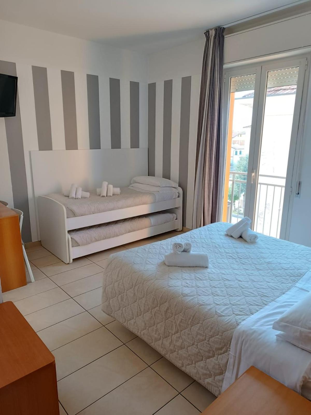 Hotel Berenice Rimini Exterior photo