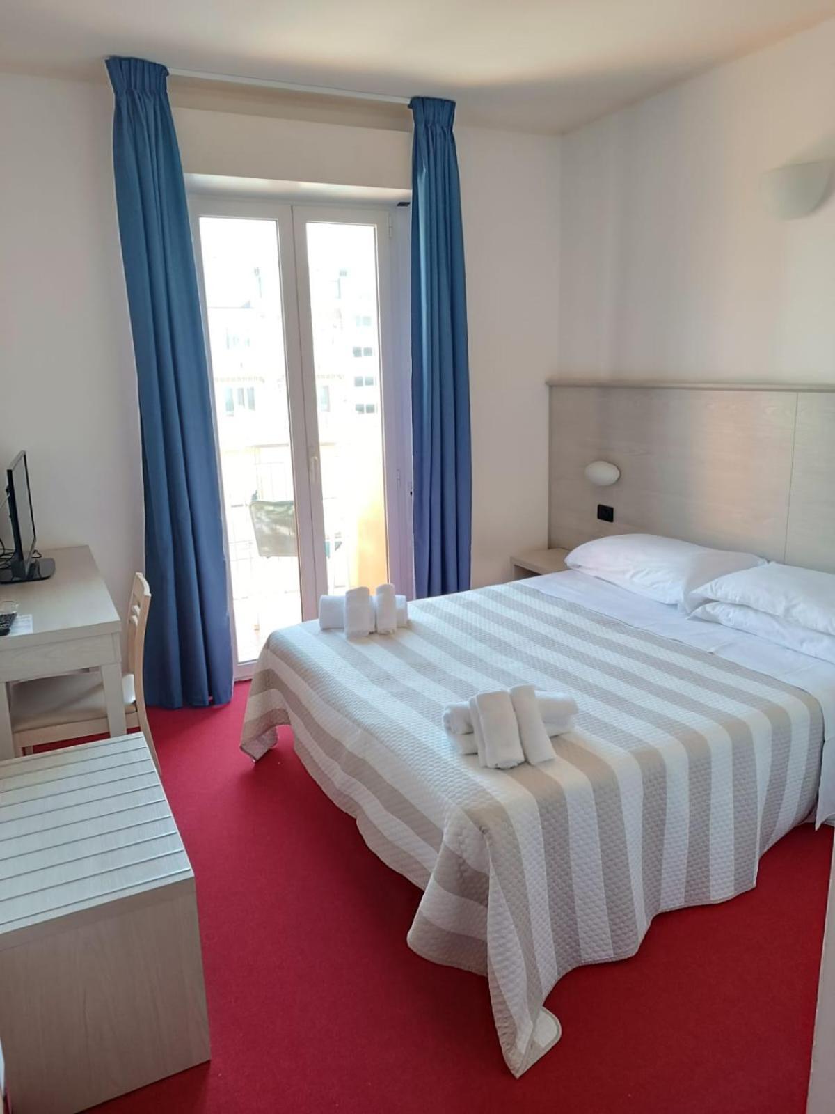 Hotel Berenice Rimini Exterior photo