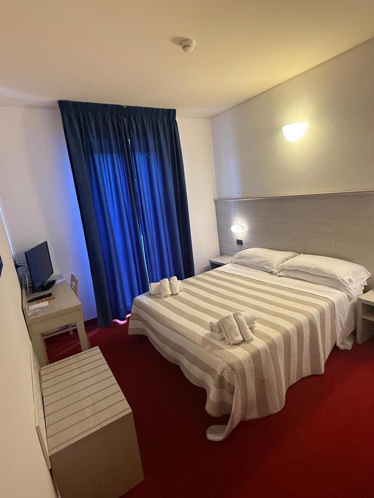 Hotel Berenice Rimini Exterior photo