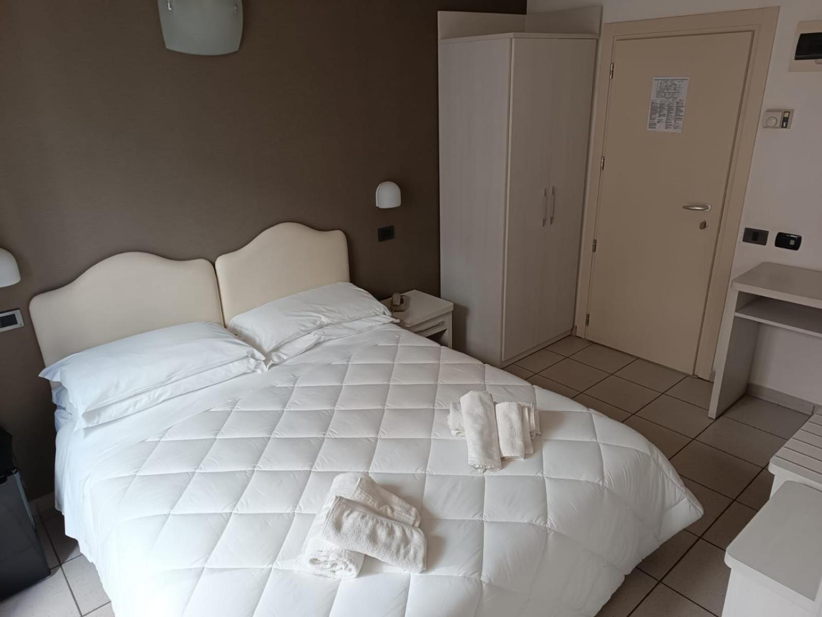 Hotel Berenice Rimini Exterior photo
