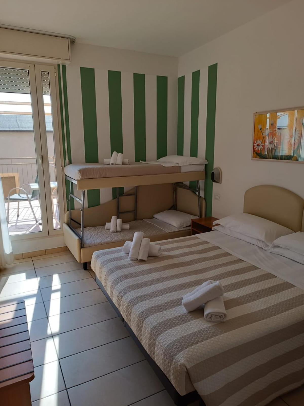 Hotel Berenice Rimini Exterior photo